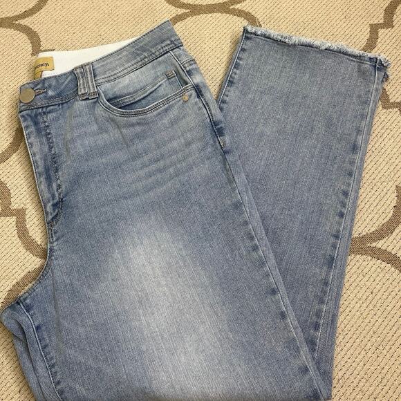 Democracy Denim - Democracy “Ab"solution Fray Hem Slim Straight Jean, size 16, light blue wash